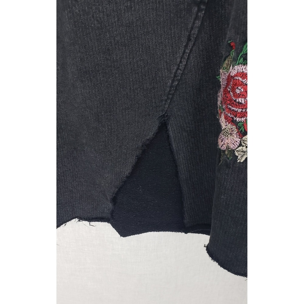 Lucky Brand‎ Charcoal Gray Embroidered Rose Sweatshirt L Casual Boho Grunge - Picture 4 of 10